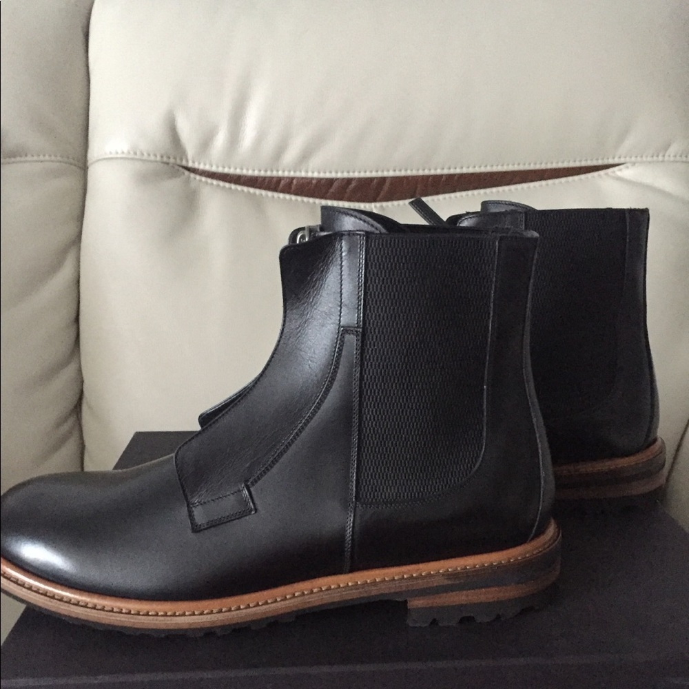 Authentic Dolce & Gabbana Leather Zip Mid Boot - Picture 6 of 12